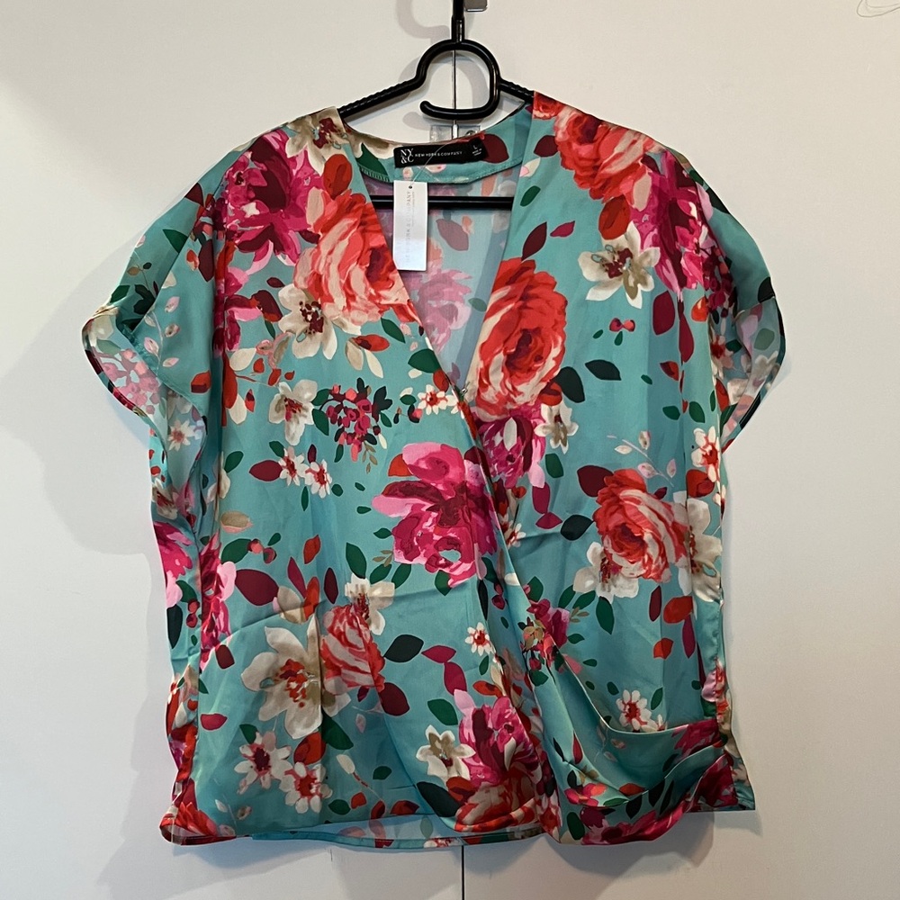 🎉 NWT New York & Company Floral Wrap Blouse